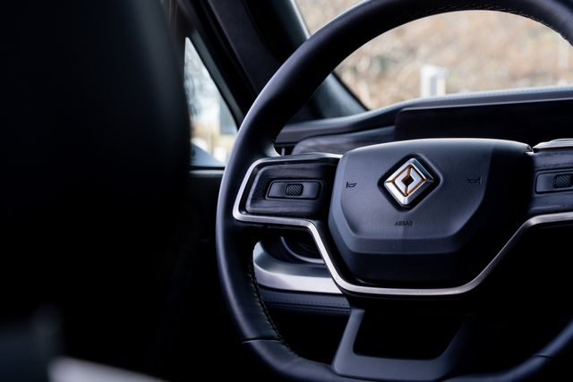 2022 Rivian R1T Adventure CREW CAB AWD / LOADED / GLACIER WHITE | Dallas, TX | Rocky Mountain Truck Stop Dallas 2022 Rivian R1T Adventure CREW CAB AWD / LOADED / GLACIER WHITE | Dallas, TX | Rocky Mountain Truck Stop Dallas