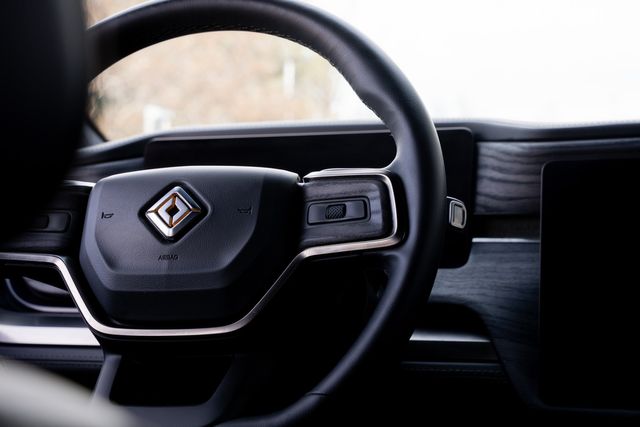 2022 Rivian R1T Adventure CREW CAB AWD / LOADED / GLACIER WHITE | Dallas, TX | Rocky Mountain Truck Stop Dallas