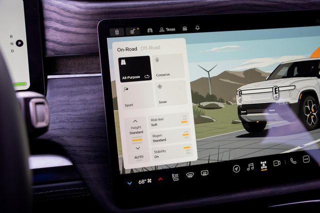 2022 Rivian R1T Adventure CREW CAB AWD / LOADED / GLACIER WHITE | Dallas, TX | Rocky Mountain Truck Stop Dallas 2022 Rivian R1T Adventure CREW CAB AWD / LOADED / GLACIER WHITE | Dallas, TX | Rocky Mountain Truck Stop Dallas