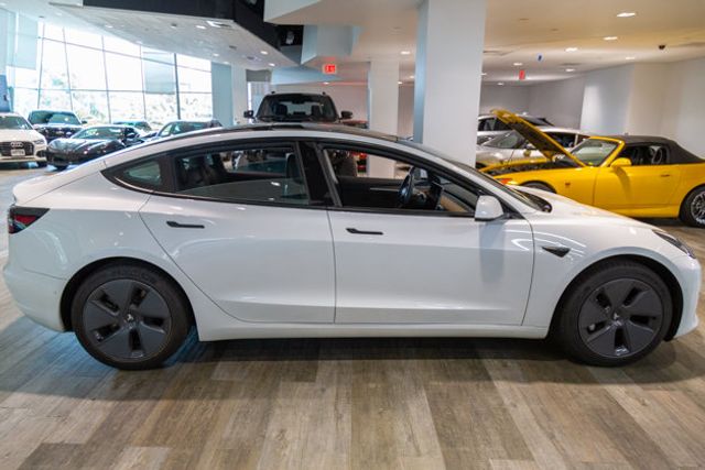 2022 Tesla Model 3 at Autosource, photo 4