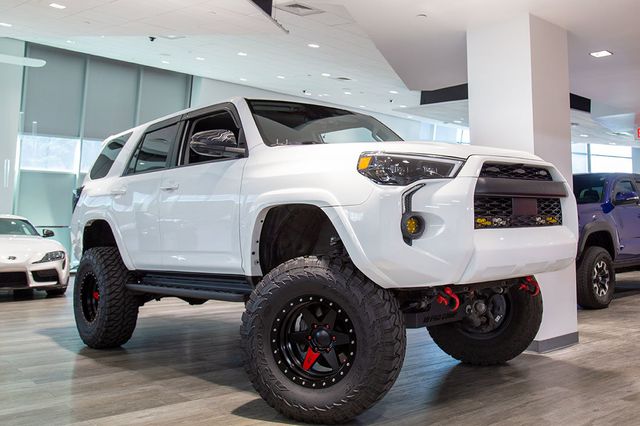 2022 Toyota 4Runner Lifted 6" at Autosource, photo 1