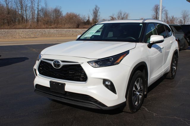 2022 Toyota Highlander XLE AWD | Granite City, Illinois | MasterCars Company Inc. 2022 Toyota Highlander XLE AWD | Granite City, Illinois | MasterCars Company Inc.
