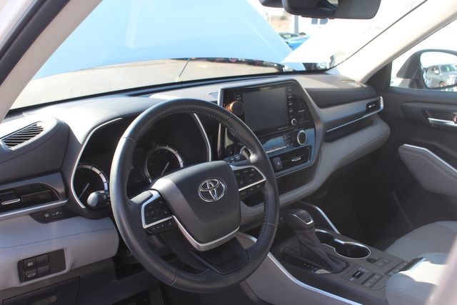 2022 Toyota Highlander XLE AWD | Granite City, Illinois | MasterCars Company Inc. 2022 Toyota Highlander XLE AWD | Granite City, Illinois | MasterCars Company Inc.