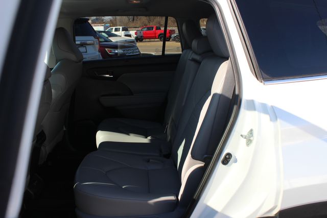 2022 Toyota Highlander XLE AWD | Granite City, Illinois | MasterCars Company Inc. 2022 Toyota Highlander XLE AWD | Granite City, Illinois | MasterCars Company Inc.