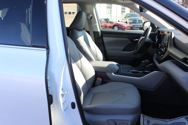 2022 Toyota Highlander XLE AWD | Granite City, Illinois | MasterCars Company Inc. 2022 Toyota Highlander XLE AWD | Granite City, Illinois | MasterCars Company Inc.