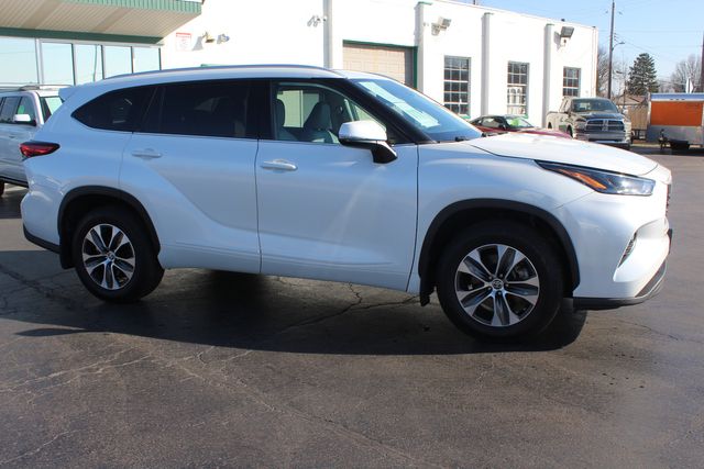 2022 Toyota Highlander XLE AWD | Granite City, Illinois | MasterCars Company Inc. 2022 Toyota Highlander XLE AWD | Granite City, Illinois | MasterCars Company Inc.