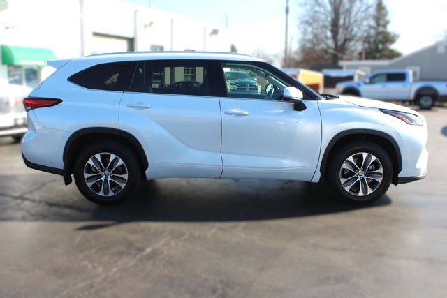 2022 Toyota Highlander XLE AWD | Granite City, Illinois | MasterCars Company Inc. 2022 Toyota Highlander XLE AWD | Granite City, Illinois | MasterCars Company Inc.