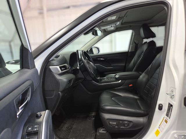 2022 Toyota HIGHLANDER XLE 2022 Toyota HIGHLANDER XLE