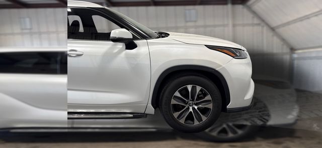 2022 Toyota HIGHLANDER XLE 2022 Toyota HIGHLANDER XLE