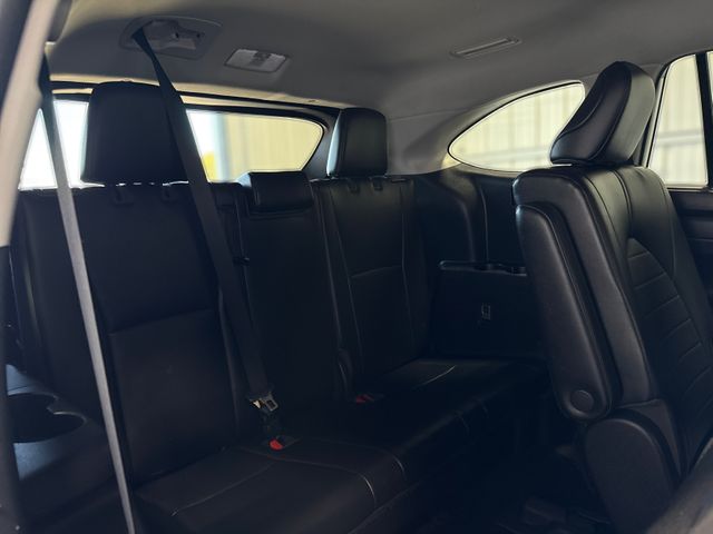 2022 Toyota HIGHLANDER XLE 2022 Toyota HIGHLANDER XLE