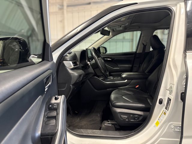 2022 Toyota HIGHLANDER XLE | Houston, TX | Texas Star Motors