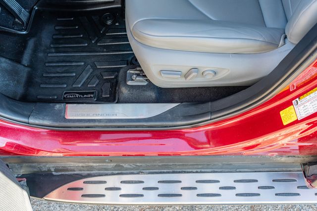 2022 Toyota Highlander Hybrid XLE / ONE TEXAS OWNER / LOADED / LUXURY | Austin, TX | Rocky Mountain Truck Stop Austin