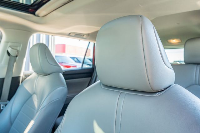 2022 Toyota Highlander Hybrid XLE / ONE TEXAS OWNER / LOADED / LUXURY | Austin, TX | Rocky Mountain Truck Stop Austin