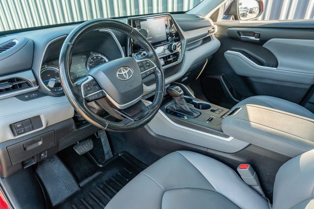 2022 Toyota Highlander Hybrid XLE / ONE TEXAS OWNER / LOADED / LUXURY | Austin, TX | Rocky Mountain Truck Stop Austin