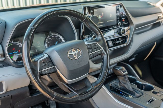 2022 Toyota Highlander Hybrid XLE / ONE TEXAS OWNER / LOADED / LUXURY | Austin, TX | Rocky Mountain Truck Stop Austin 2022 Toyota Highlander Hybrid XLE / ONE TEXAS OWNER / LOADED / LUXURY | Austin, TX | Rocky Mountain Truck Stop Austin