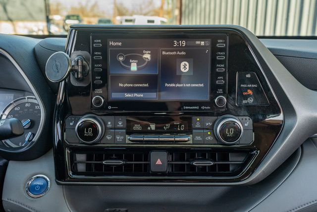 2022 Toyota Highlander Hybrid XLE / ONE TEXAS OWNER / LOADED / LUXURY | Austin, TX | Rocky Mountain Truck Stop Austin