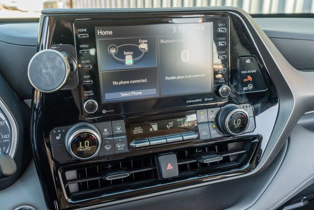 2022 Toyota Highlander Hybrid XLE / ONE TEXAS OWNER / LOADED / LUXURY | Austin, TX | Rocky Mountain Truck Stop Austin 2022 Toyota Highlander Hybrid XLE / ONE TEXAS OWNER / LOADED / LUXURY | Austin, TX | Rocky Mountain Truck Stop Austin