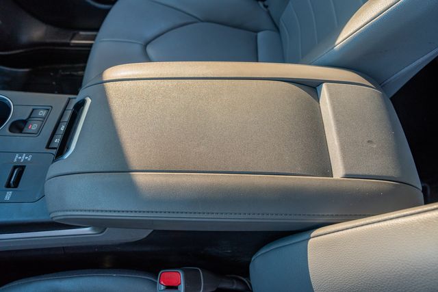 2022 Toyota Highlander Hybrid XLE / ONE TEXAS OWNER / LOADED / LUXURY | Austin, TX | Rocky Mountain Truck Stop Austin