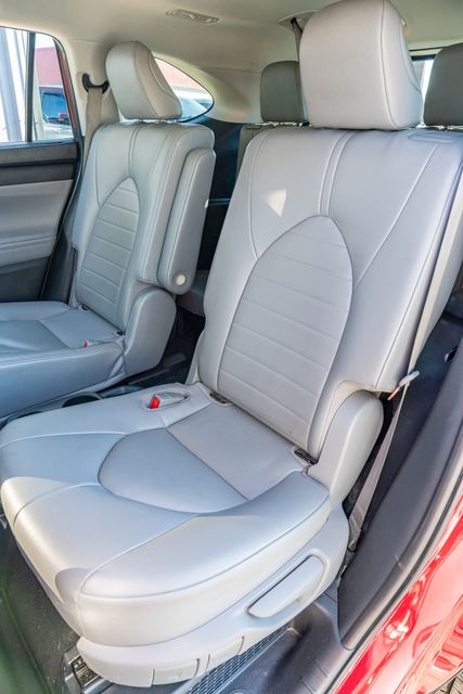 2022 Toyota Highlander Hybrid XLE / ONE TEXAS OWNER / LOADED / LUXURY | Austin, TX | Rocky Mountain Truck Stop Austin