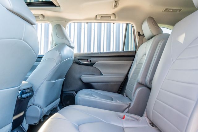 2022 Toyota Highlander Hybrid XLE / ONE TEXAS OWNER / LOADED / LUXURY | Austin, TX | Rocky Mountain Truck Stop Austin