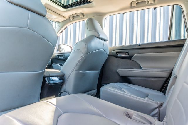 2022 Toyota Highlander Hybrid XLE / ONE TEXAS OWNER / LOADED / LUXURY | Austin, TX | Rocky Mountain Truck Stop Austin 2022 Toyota Highlander Hybrid XLE / ONE TEXAS OWNER / LOADED / LUXURY | Austin, TX | Rocky Mountain Truck Stop Austin