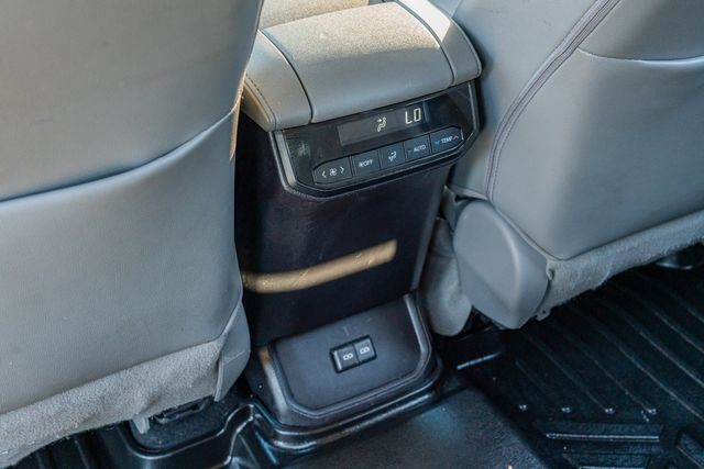 2022 Toyota Highlander Hybrid XLE / ONE TEXAS OWNER / LOADED / LUXURY | Austin, TX | Rocky Mountain Truck Stop Austin