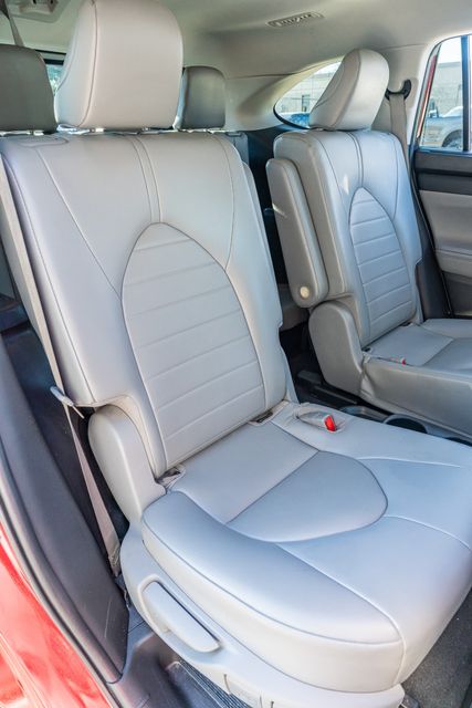 2022 Toyota Highlander Hybrid XLE / ONE TEXAS OWNER / LOADED / LUXURY | Austin, TX | Rocky Mountain Truck Stop Austin 2022 Toyota Highlander Hybrid XLE / ONE TEXAS OWNER / LOADED / LUXURY | Austin, TX | Rocky Mountain Truck Stop Austin