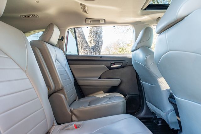 2022 Toyota Highlander Hybrid XLE / ONE TEXAS OWNER / LOADED / LUXURY | Austin, TX | Rocky Mountain Truck Stop Austin