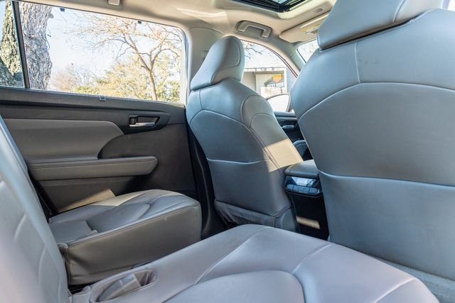 2022 Toyota Highlander Hybrid XLE / ONE TEXAS OWNER / LOADED / LUXURY | Austin, TX | Rocky Mountain Truck Stop Austin 2022 Toyota Highlander Hybrid XLE / ONE TEXAS OWNER / LOADED / LUXURY | Austin, TX | Rocky Mountain Truck Stop Austin