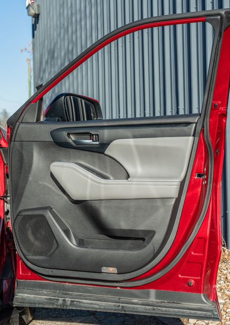 2022 Toyota Highlander Hybrid XLE / ONE TEXAS OWNER / LOADED / LUXURY | Austin, TX | Rocky Mountain Truck Stop Austin