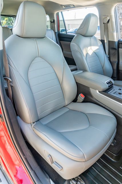 2022 Toyota Highlander Hybrid XLE / ONE TEXAS OWNER / LOADED / LUXURY | Austin, TX | Rocky Mountain Truck Stop Austin