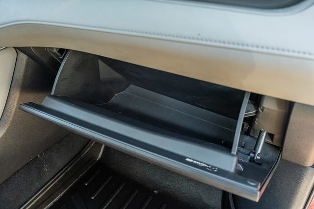 2022 Toyota Highlander Hybrid XLE / ONE TEXAS OWNER / LOADED / LUXURY | Austin, TX | Rocky Mountain Truck Stop Austin 2022 Toyota Highlander Hybrid XLE / ONE TEXAS OWNER / LOADED / LUXURY | Austin, TX | Rocky Mountain Truck Stop Austin