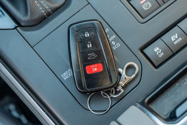 2022 Toyota Highlander Hybrid XLE / ONE TEXAS OWNER / LOADED / LUXURY | Austin, TX | Rocky Mountain Truck Stop Austin 2022 Toyota Highlander Hybrid XLE / ONE TEXAS OWNER / LOADED / LUXURY | Austin, TX | Rocky Mountain Truck Stop Austin