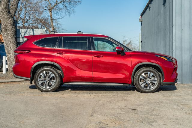 2022 Toyota Highlander Hybrid XLE / ONE TEXAS OWNER / LOADED / LUXURY | Austin, TX | Rocky Mountain Truck Stop Austin 2022 Toyota Highlander Hybrid XLE / ONE TEXAS OWNER / LOADED / LUXURY | Austin, TX | Rocky Mountain Truck Stop Austin