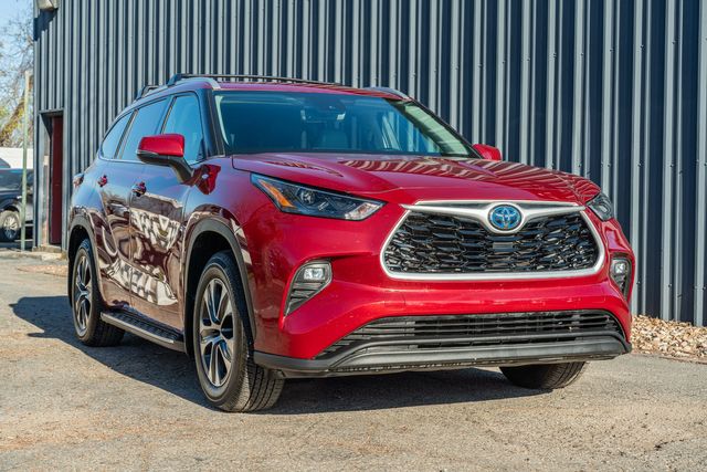 2022 Toyota Highlander Hybrid XLE / ONE TEXAS OWNER / LOADED / LUXURY | Austin, TX | Rocky Mountain Truck Stop Austin 2022 Toyota Highlander Hybrid XLE / ONE TEXAS OWNER / LOADED / LUXURY | Austin, TX | Rocky Mountain Truck Stop Austin