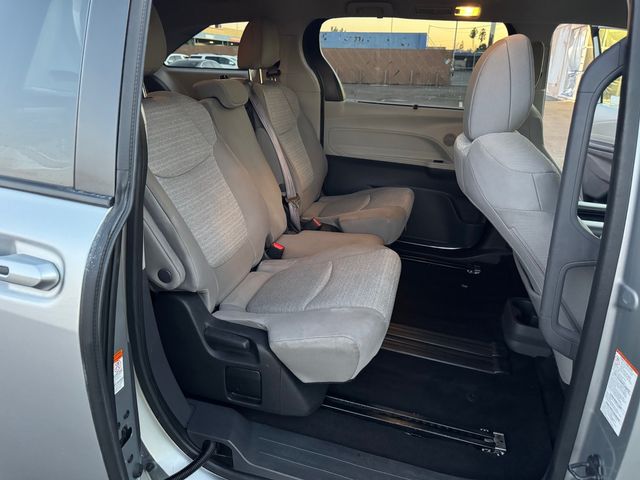 2022 Toyota Sienna LE 8-Passenger