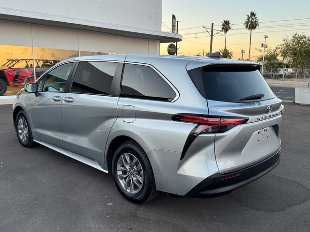 2022 Toyota Sienna LE 8-Passenger