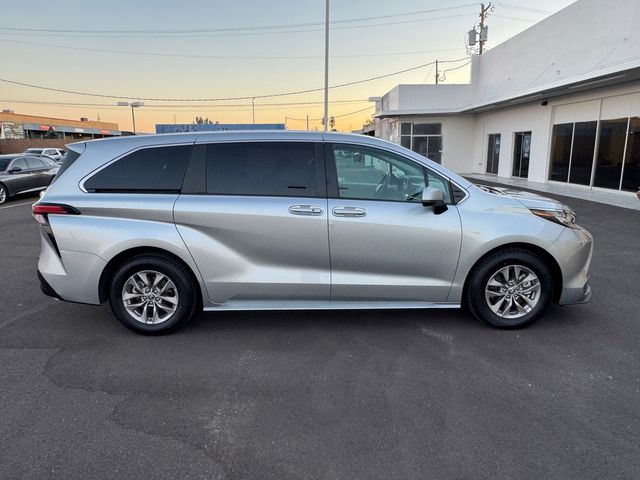 2022 Toyota Sienna LE 8-Passenger