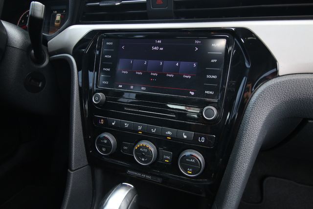 2022 Volkswagen Passat SE | San Antonio, TX | R&amp;L Certified Auto Group