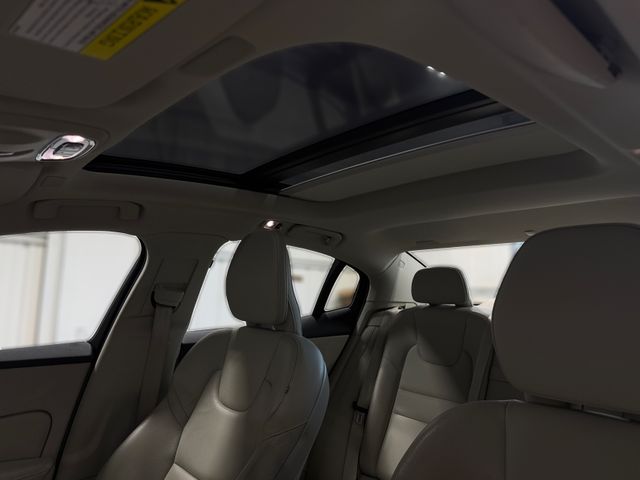 2022 Volvo S60 T8 RECHARGE R-DESIGN EXPRESSIO | Houston, TX | Texas Star Motors 2022 Volvo S60 T8 RECHARGE R-DESIGN EXPRESSIO | Houston, TX | Texas Star Motors