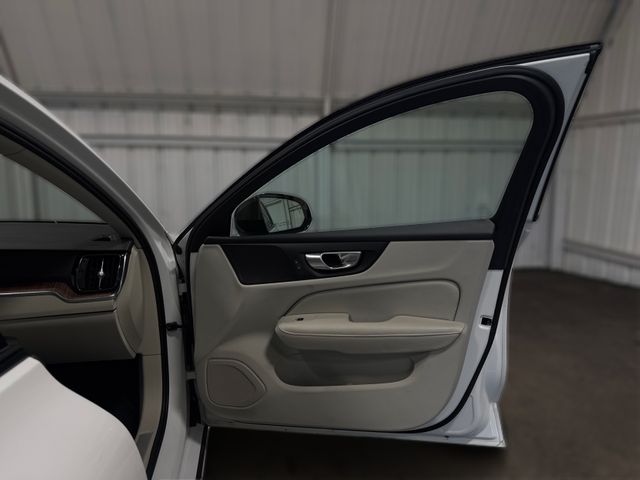 2022 Volvo S60 T8 RECHARGE R-DESIGN EXPRESSIO 2022 Volvo S60 T8 RECHARGE R-DESIGN EXPRESSIO