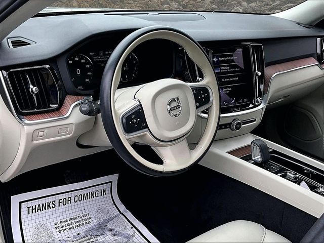2022 Volvo S60 B5 Momentum