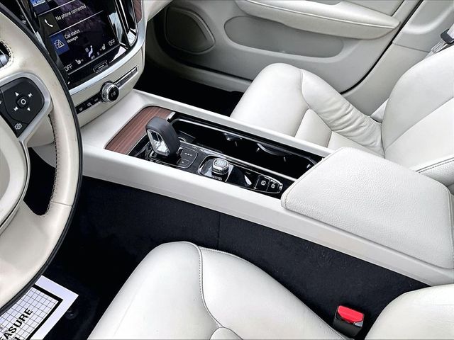 2022 Volvo S60 B5 Momentum