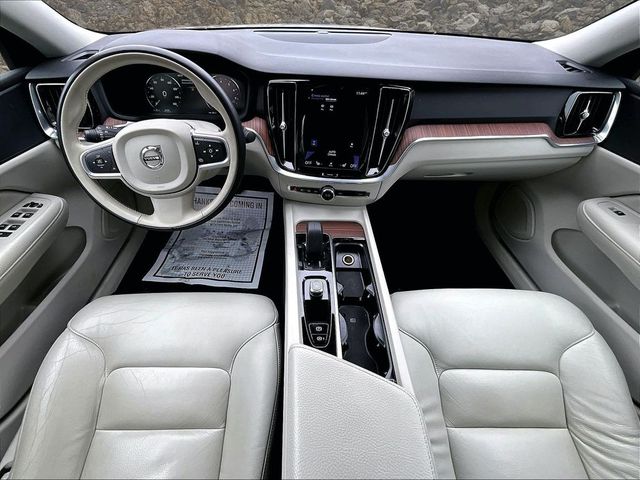 2022 Volvo S60 B5 Momentum