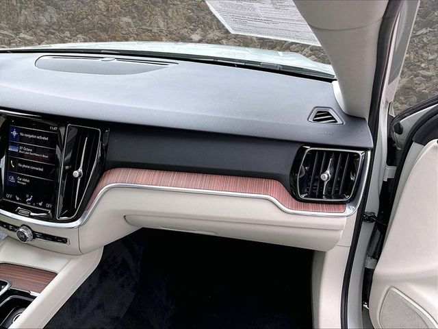 2022 Volvo S60 B5 Momentum