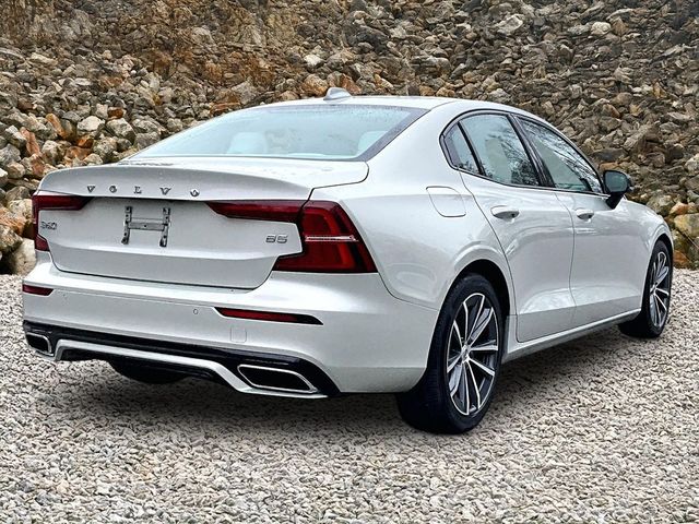 2022 Volvo S60 B5 Momentum