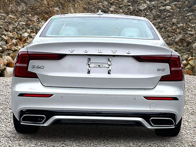 2022 Volvo S60 B5 Momentum