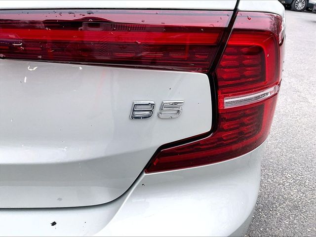 2022 Volvo S60 B5 Momentum