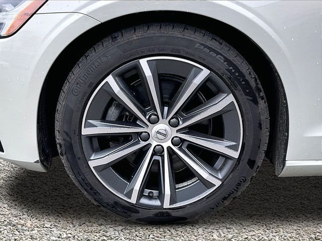 2022 Volvo S60 B5 Momentum