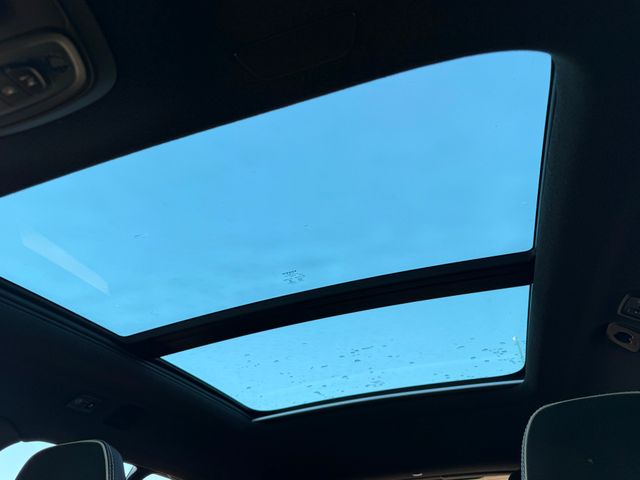 2022 Volvo XC40 T5 R-Design